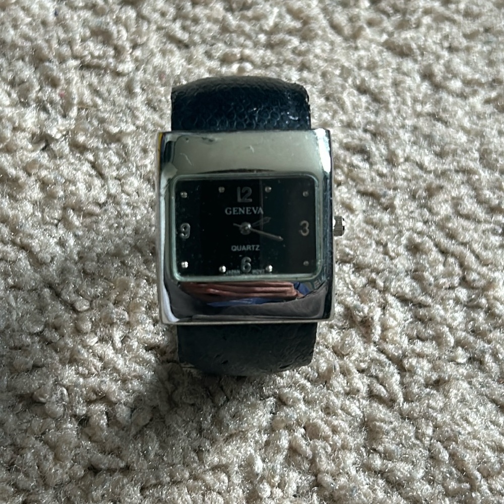 Geneva women’s vintage black/silver bracelet watch fits a‎ small wrist